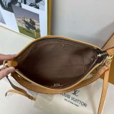 Ladies' fashion handbag(WITH BOX)