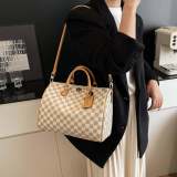 Ladies' fashion handbag