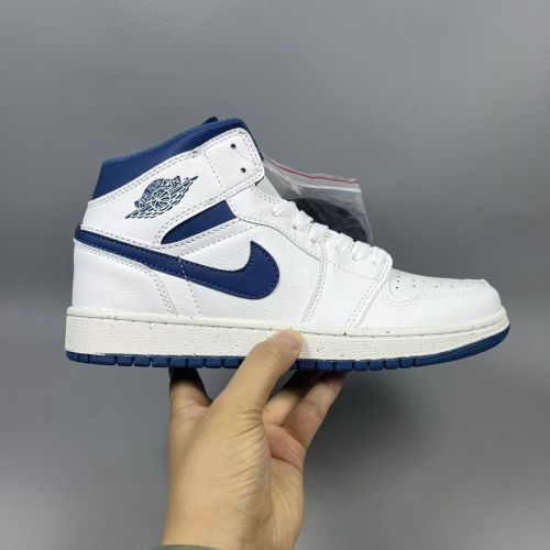 New fashionable sports shoes