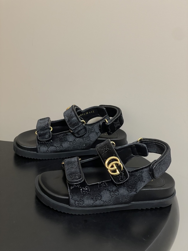 New Fashion Slippers(no box)