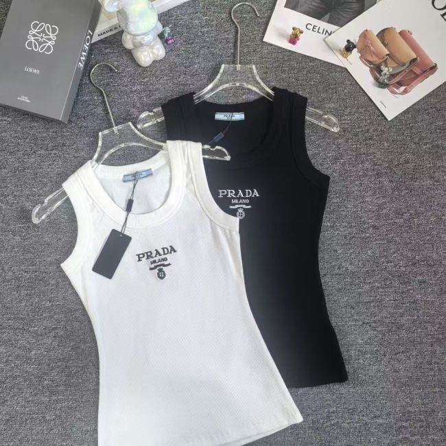 Spring and summer new embroidered letter U-neck knitted vest