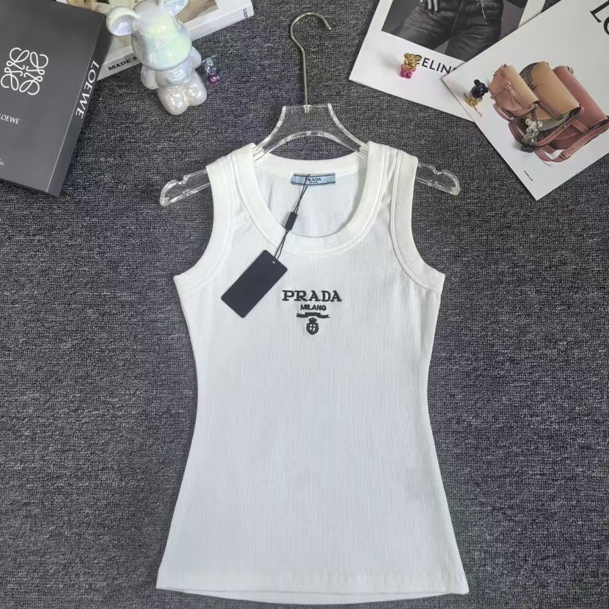 Spring and summer new embroidered letter U-neck knitted vest