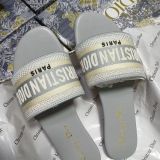 New Fashion Slippers(no box)