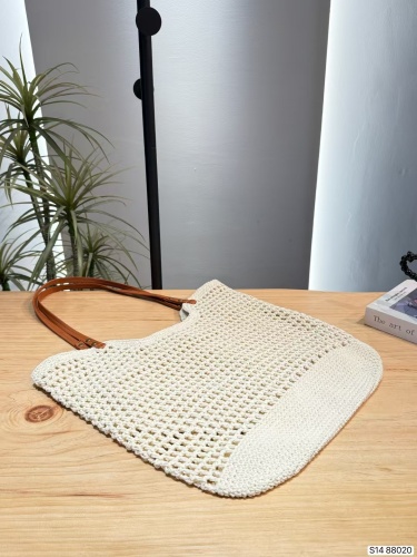 Ladies' fashion handbag