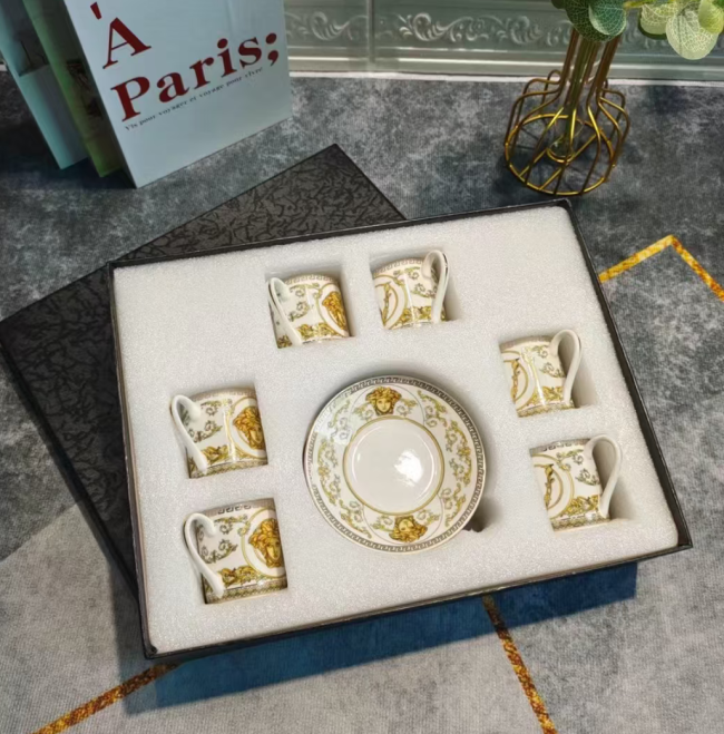 Fashionable coffee cup set