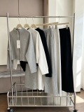 Fashionable women's sports suit