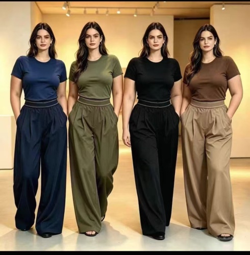 Fashionable women's sports suit