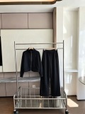 Fashionable women's sports suit