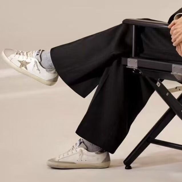 New fashionable sports shoes
