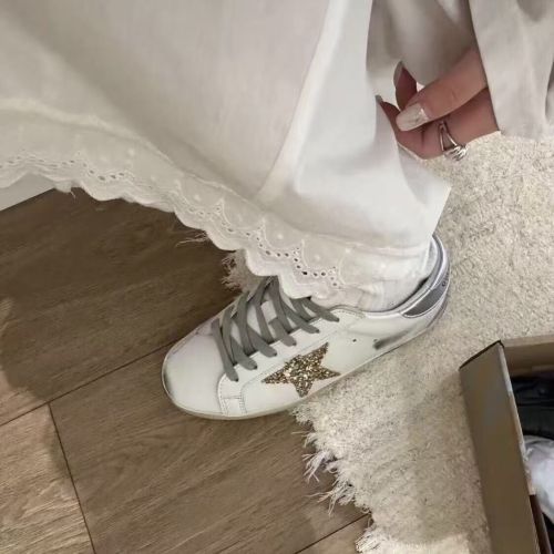 New fashionable sports shoes