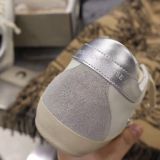 New fashionable sports shoes
