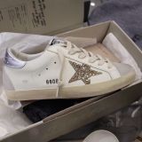 New fashionable sports shoes