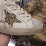 New fashionable sports shoes