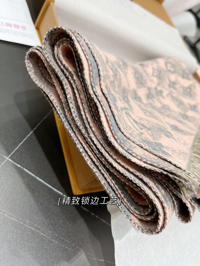 Lv Scarf Schal