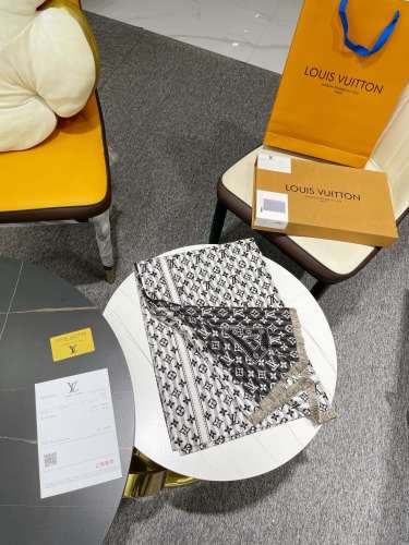 Lv Scarf Schal
