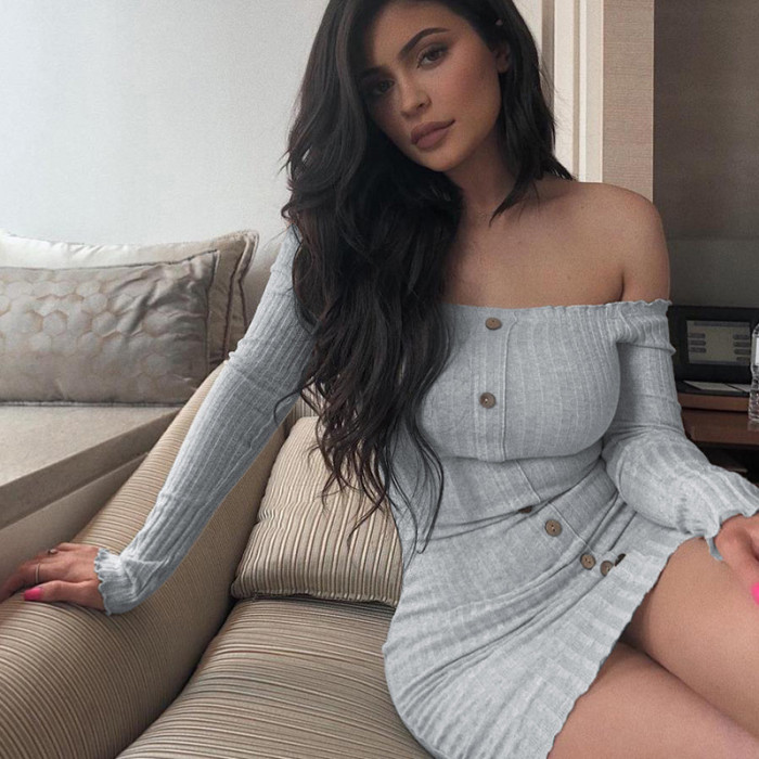 Sexy Front-row Button-up Stretch Kylie Jenner With a dress With off-the-shoulder Collar Fashion-packed Hip skirt