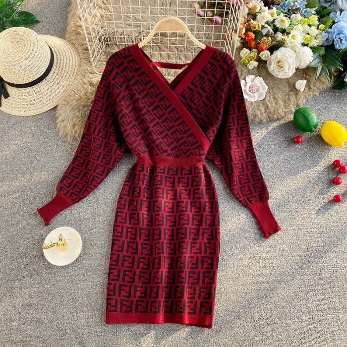 V-neck Knitting Long Sleeved Medium Length Wool Dress