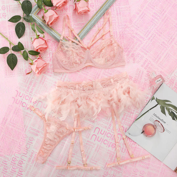 Lace Bra And Panty Set With Feather