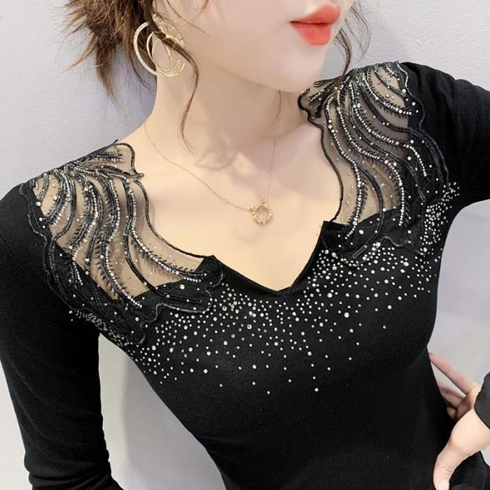 Cut-out diamond V-neck Fitted Top T-shirt