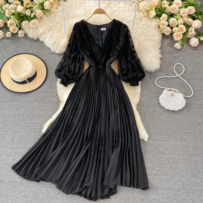Lace-Panelled V-Neck and Long Sleeves Pleated Maxi Dress 