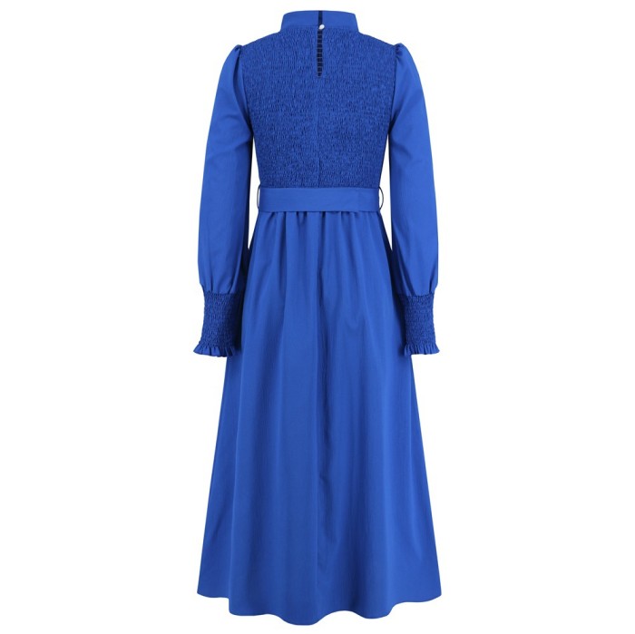 Slimming and Elegant Mid-length Dress with a Distinctive Collar