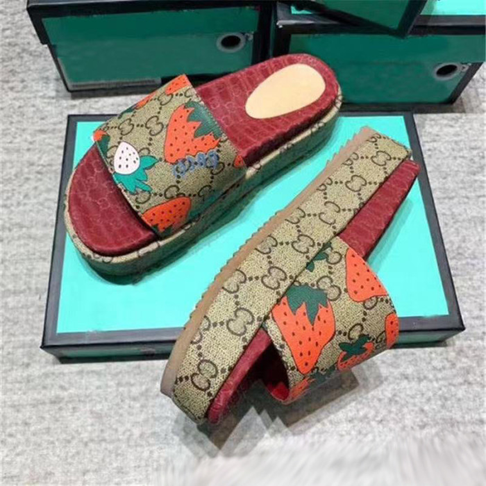 Embroidered printed thick sole slippers