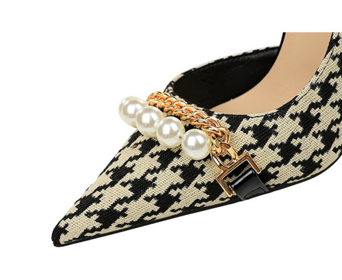 Unique Pearl Metal Chain Shallow-Mouth Latticed High-Heel Pumps with Lattice Pattern Cutouts