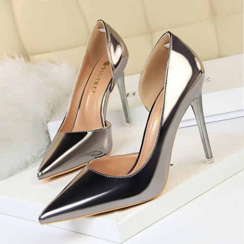 Stunning Metallic Stilettos Captivating Pointed-Toe Pumps