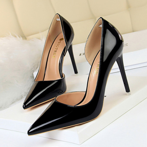 Stunning Metallic Stilettos Captivating Pointed-Toe Pumps