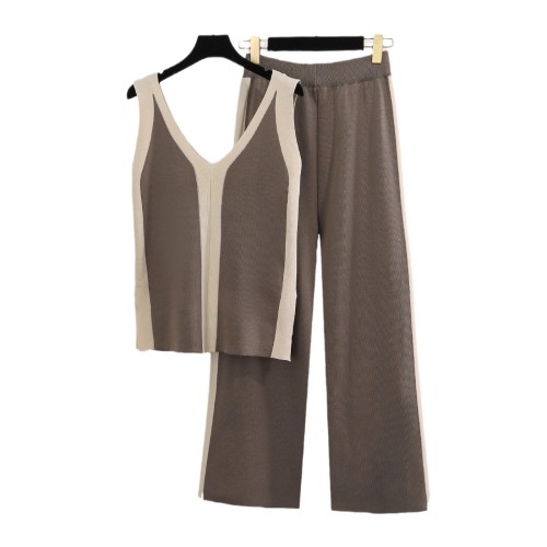 Color-Blocked V-Neck Knit Set with Split Hem Top and Wide-Leg Trousers