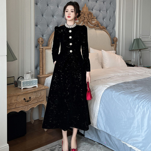 Elegant Rhinestone Round Neck Single Button Waist-Defining Black Dress