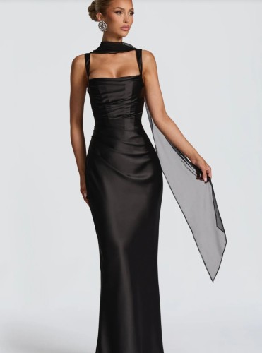 Chic Slim-Fit Solid Color Dress with Neck Scarf