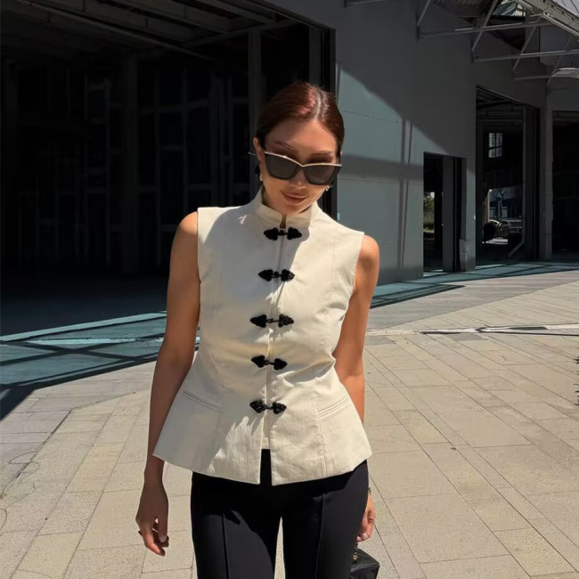 Elegant Slim-Fit Sleeveless Top with Button