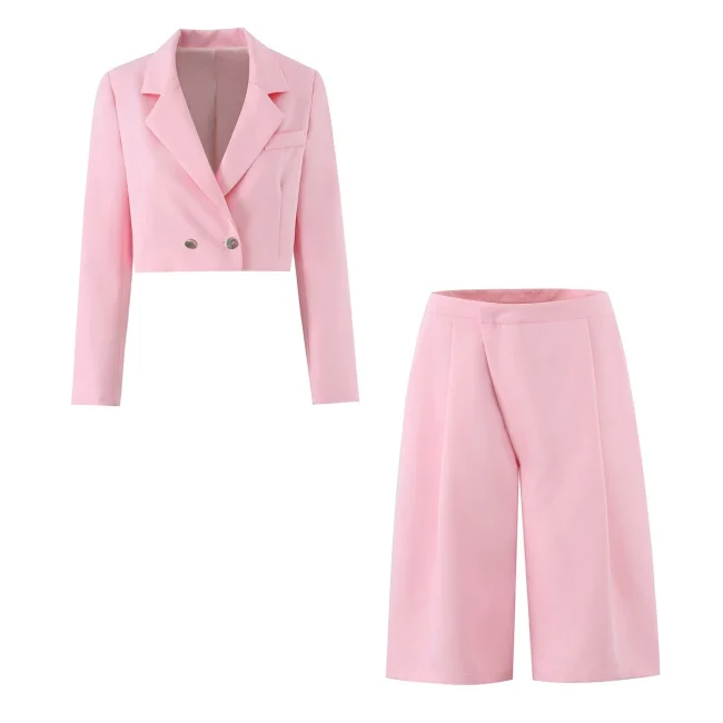 Chic Short Blazer and Pleated Shorts Set with Shoulder Pads