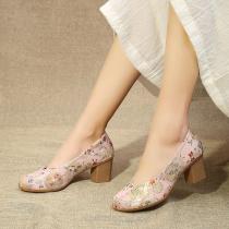 Beautiful & Cute Chinese Traditional Embroidery Shoes