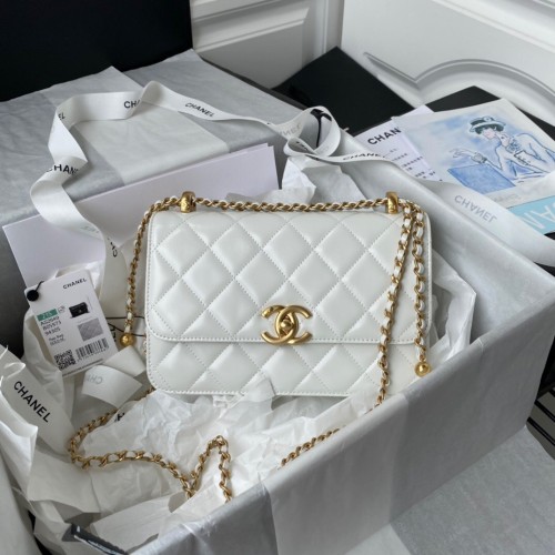 Chanel White Chain Shoulder Bag 22 CM