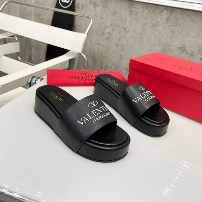 Valentino luxury designer shoes Loafers slipper Flat Outdoor Beach slippers chaussures pour femmes shoes Household slipper Size 35-41