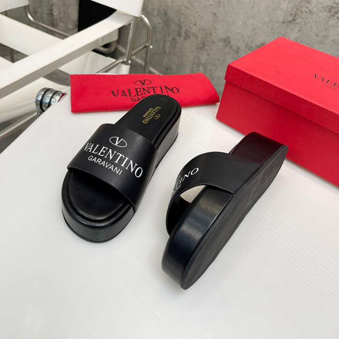 Valentino luxury designer shoes Loafers slipper Flat Outdoor Beach slippers chaussures pour femmes shoes Household slipper Size 35-41