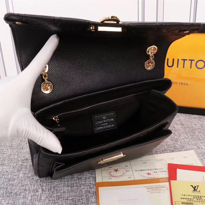 Louis Vuitton 25cm Classic Ladies Embossing Messenger Bag Chain Designer Luxury Handbags Purses Inclined Shoulder Package Monogram Designer Crossbody Bags