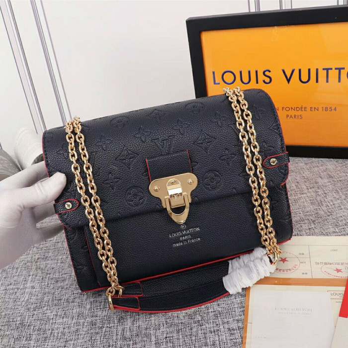 Louis Vuitton 25cm Classic Ladies Embossing Messenger Bag Chain Designer Luxury Handbags Purses Inclined Shoulder Package Monogram Designer Crossbody Bags