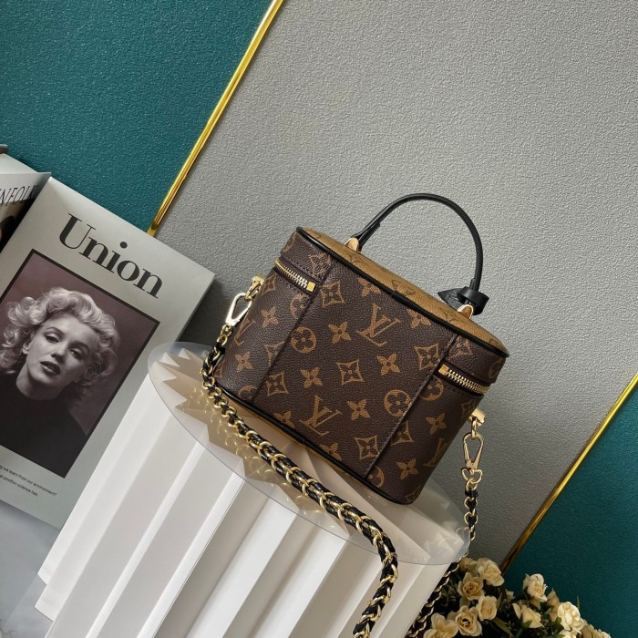 Louis vuitton 19cm Vanity Designer Luxury handbags Purse Monogram Cosmetic bag Crossbody Bag