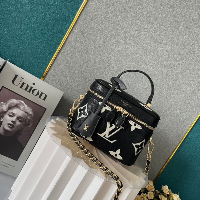 Louis vuitton 19cm Vanity Designer Luxury handbags Purse Monogram Cosmetic bag Crossbody Bag