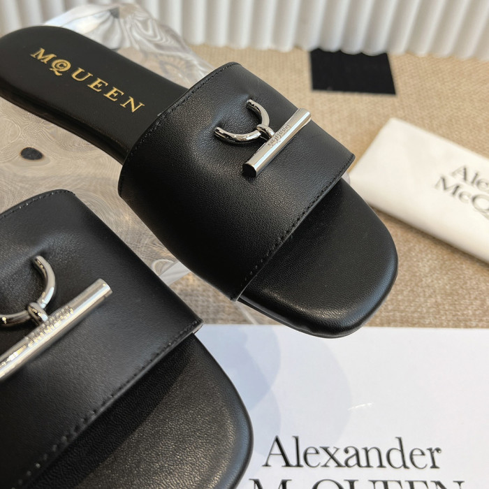 McQueen Luxury Designer Shoes Loafers Slipper Flat Outdoor Beach Slippers Women Shoes Household Sandals 35 to 42