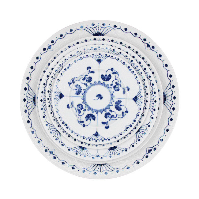 Moon Shape Porcelain Dining Plate with Ginkgo Leaves Design Blue-White Shallow Dish Underglazed Decal Ceramic Platter with Qinghua Ceramics Tray LFGB FDA Pass Food Safe