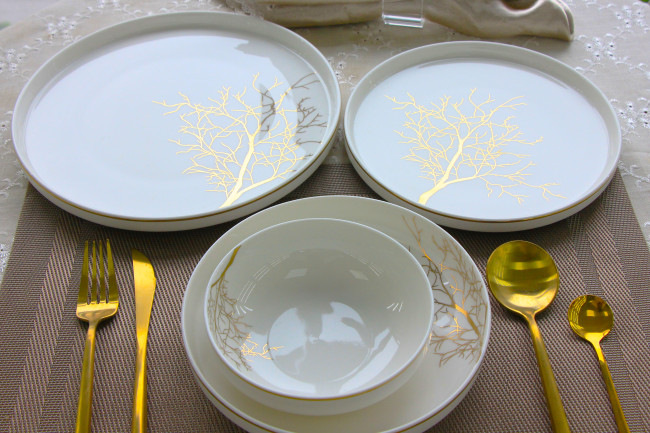 Custom New Real Gold Design New Bone 16pcs Dinnerware LFGB REACH standard for Home Restaurant