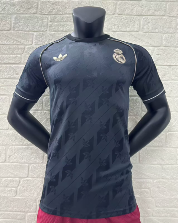 24-25 Real Madrid Retro casual Player Version Soccer Jersey