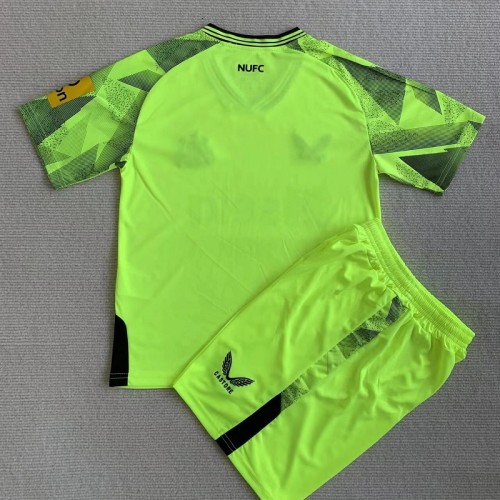 23/24 Newcastle United Goalkeeper kids kit green