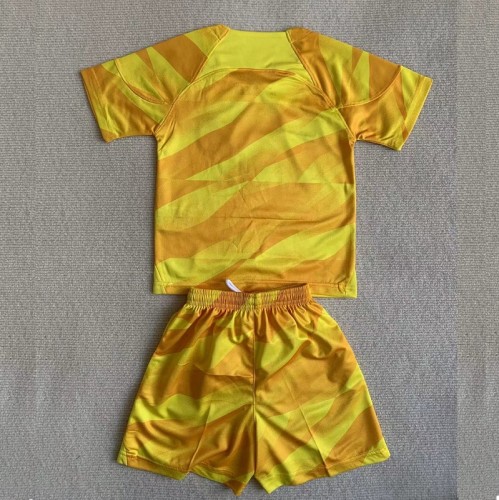 23/24 Chelsea goalkeeper yellow kids kit with sock