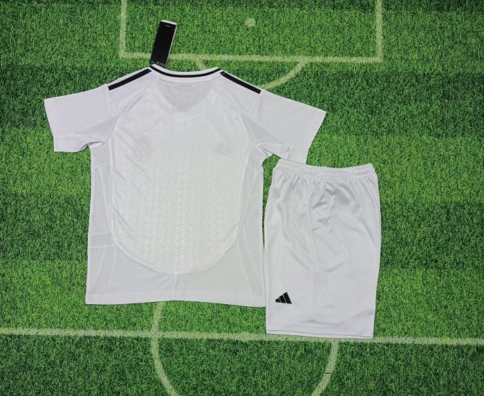 24/25 Real Madrid home kids kit