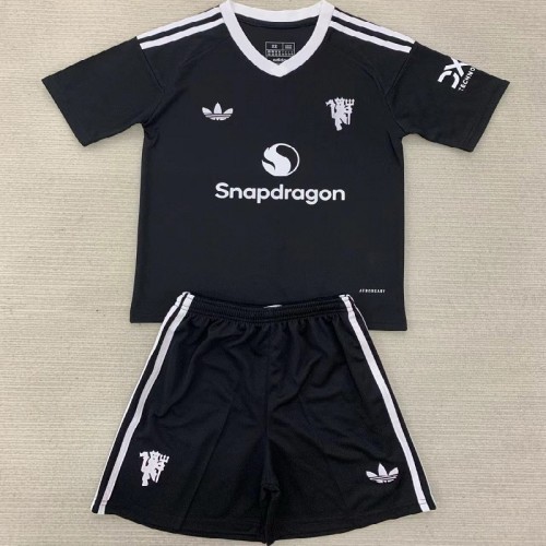 24/25 Manchester United black goalkeeper Adult Set
